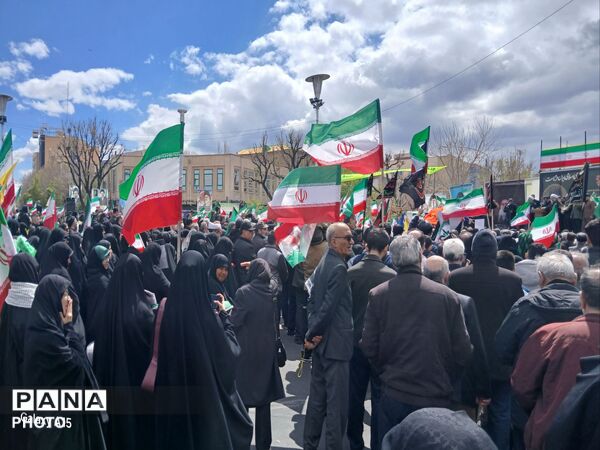 در فراق رهبر شهیدمان به میدان آمدیم 