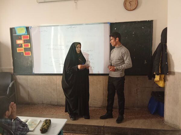 بازدید مسئولان وزارتی آموزش و پرورش شهرستان‌های تهران از مدرسه شهید رجایی شهر قدس 