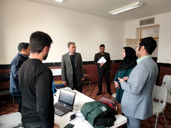 آثار دانش اموزان هنرمند کاشمر در کانون عاطفه 