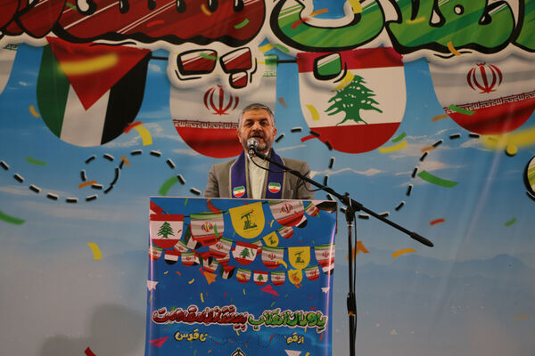 حضور پرشور دانش‌آموزان قمی در همایش «یاوران انقلاب، پیشتازان مقاومت»-1