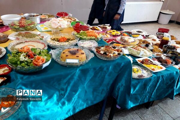 برپایی جشنواره غذای سالم در دبستان قرآنی مائده منطقه خزل
