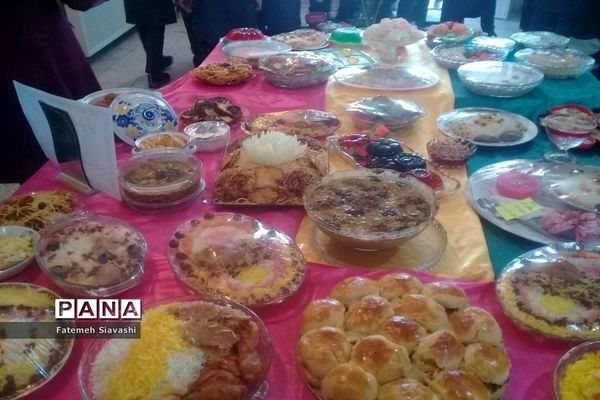 برپایی جشنواره غذای سالم در دبستان قرآنی مائده منطقه خزل