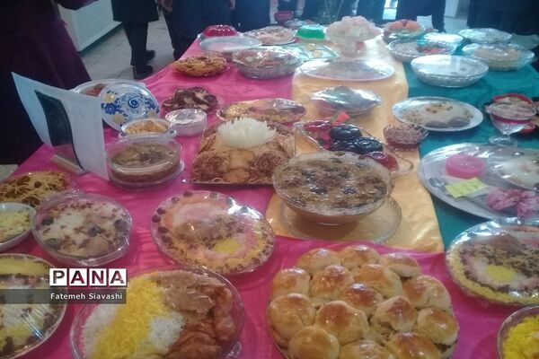برپایی جشنواره غذای سالم در دبستان قرآنی مائده منطقه خزل