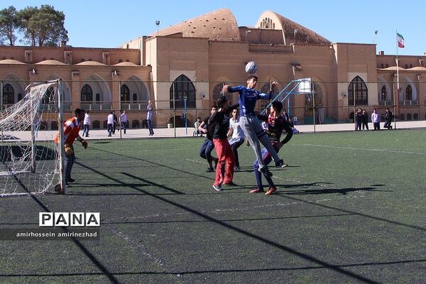 افتتاحیه مسابقات فوتبال دبیرستان ایرانشهر