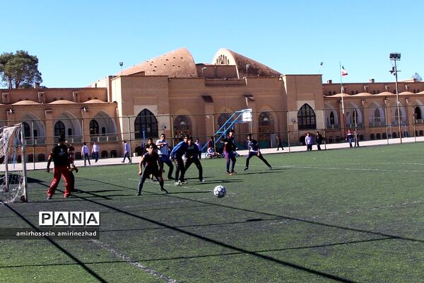 افتتاحیه مسابقات فوتبال دبیرستان ایرانشهر
