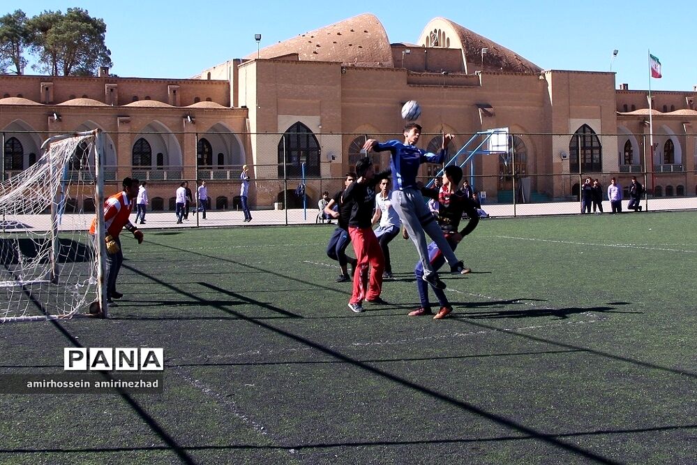 افتتاحیه مسابقات فوتبال دبیرستان ایرانشهر