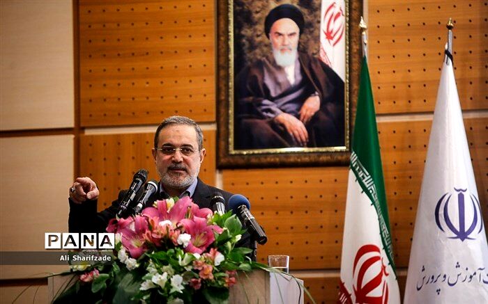 بطحایی: بخش عمده‌ای از سیاست‌گذاران برداشت غلطی از اقتصاد آموزش و پرورش دارند