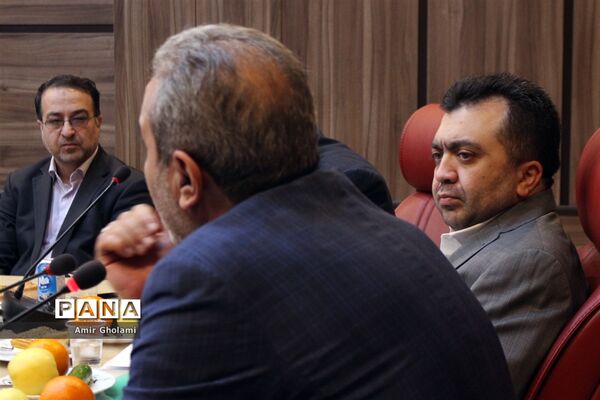نشست قائم مقام وزیر با مدیرکل و مسئولان آموزش و پرورش شهرستان‌های تهران