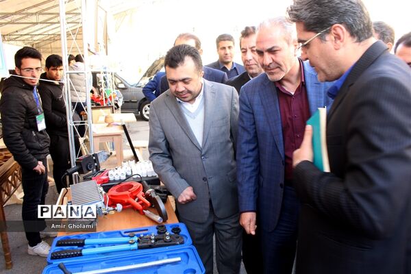 نمایشگاه دستاوردهای بزرگ دستان کوچک