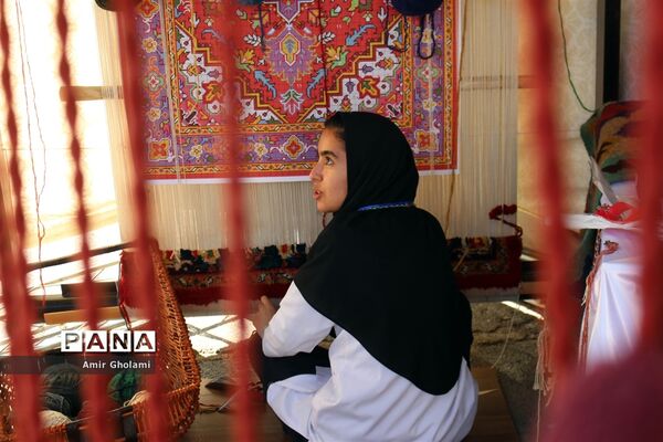 نمایشگاه دستاوردهای بزرگ دستان کوچک