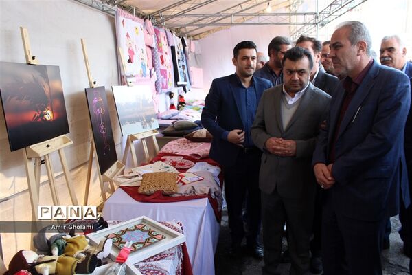 نمایشگاه دستاوردهای بزرگ دستان کوچک