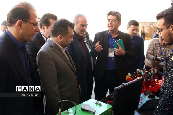نمایشگاه دستاوردهای بزرگ دستان کوچک