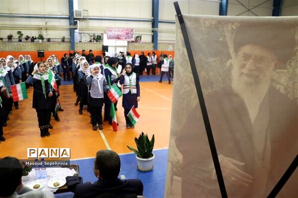 همایش بزرگ یاوران انقلاب پیشتاز در دبستان منیر باسمنج