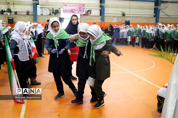 همایش بزرگ یاوران انقلاب پیشتاز در دبستان منیر باسمنج