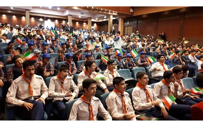 دانش آموزان به عنوان یاوران انقلاب ، باید کرسی دار علم و دانش در دنیا باشند