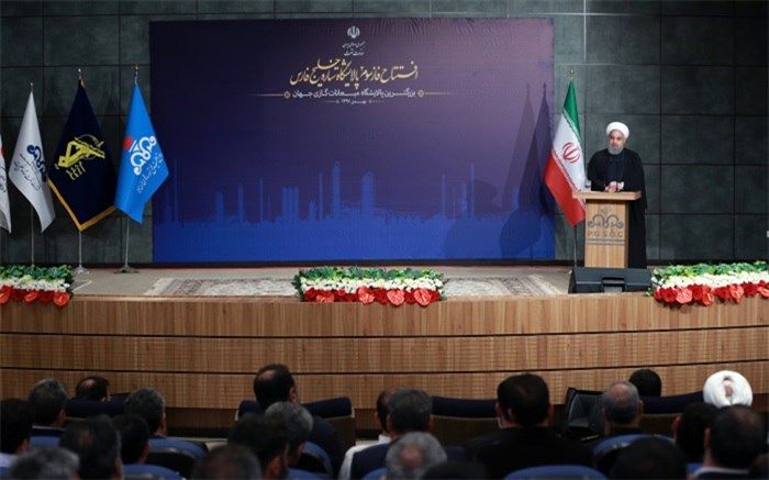روحانی: در جنگ اقتصادی امروز باید همه با هم و پشتیبان هم باشیم