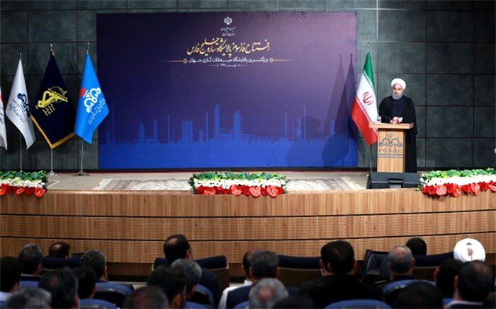 روحانی: در جنگ اقتصادی امروز باید همه با هم و پشتیبان هم باشیم