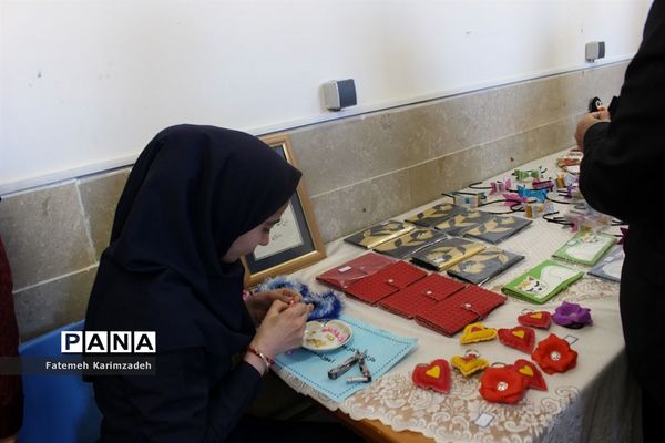 افتتاح نمایشگاه کارآفرینی دانش‌آموزان با نیازهای  ویژه دبستان و دبیرستان پیوند ناحیه 2 تبریز