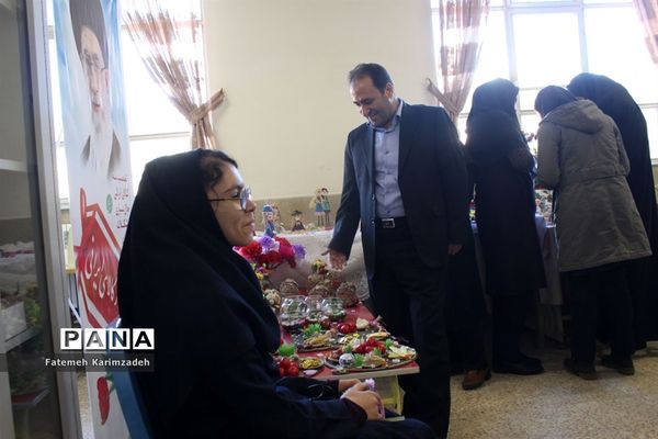 افتتاح نمایشگاه کارآفرینی دانش‌آموزان با نیازهای  ویژه دبستان و دبیرستان پیوند ناحیه 2 تبریز