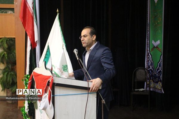 بازدید مدیرکل آموزش و پرورش استان همدان از غرفه‌های جشنواره بومی محلی سازمان دانش‌آموزی