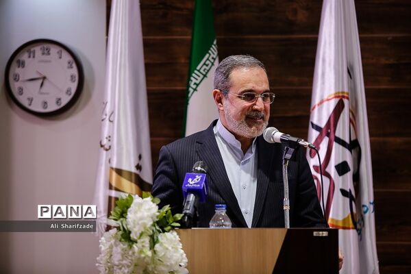 مراسم رو نمایی از کتاب «مرگ مدرسه؟» در کافه خرد