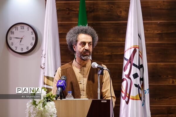 مراسم رو نمایی از کتاب «مرگ مدرسه؟» در کافه خرد