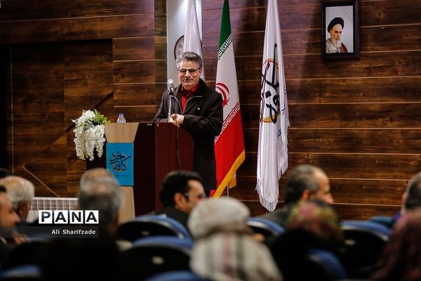 مراسم رو نمایی از کتاب «مرگ مدرسه؟» در کافه خرد