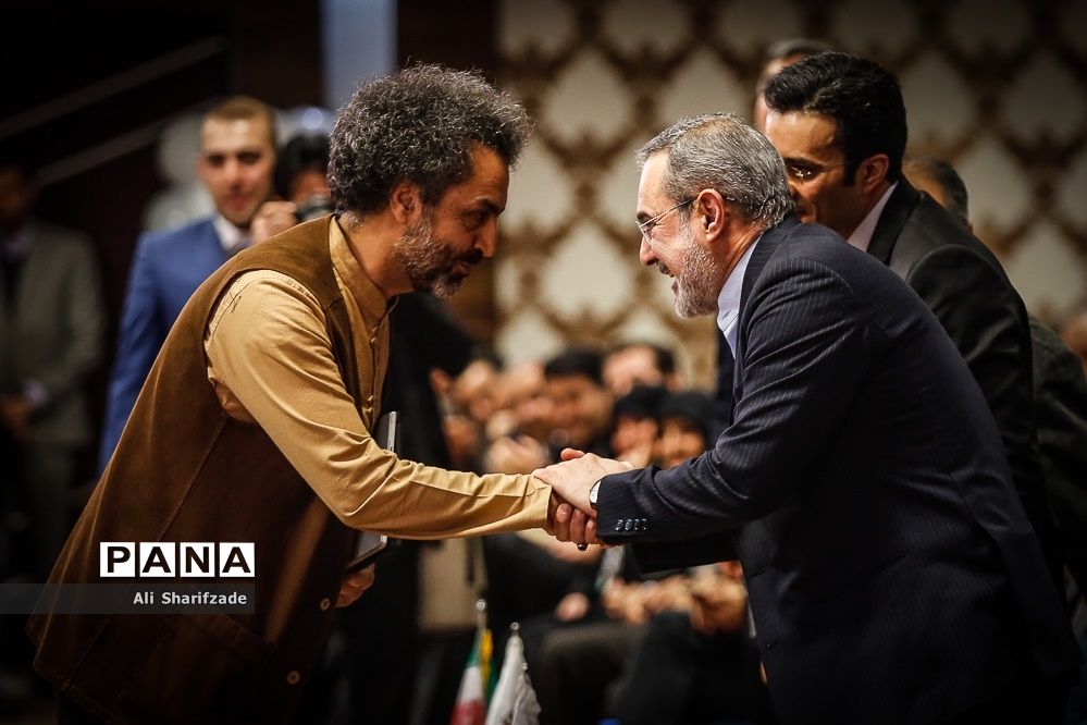 مراسم رو نمایی از کتاب «مرگ مدرسه؟» در کافه خرد