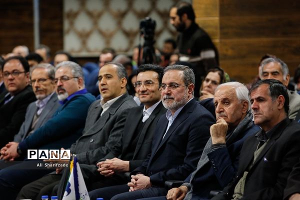 مراسم رو نمایی از کتاب «مرگ مدرسه؟» در کافه خرد