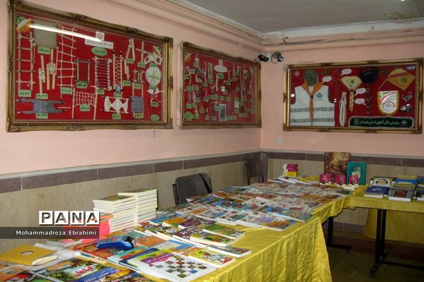 برپایی نمایشگاه کتاب در سازمان دانش‌آموزی استان همدان