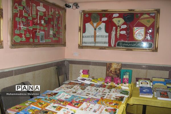 برپایی نمایشگاه کتاب در سازمان دانش‌آموزی استان همدان