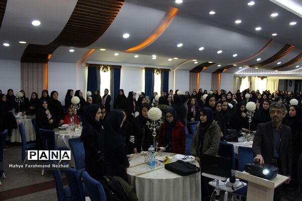 همایش تجلیل ازبرگزیدگان رتبه‌های زیر هزار کنکور سراسری در اسلامشهر