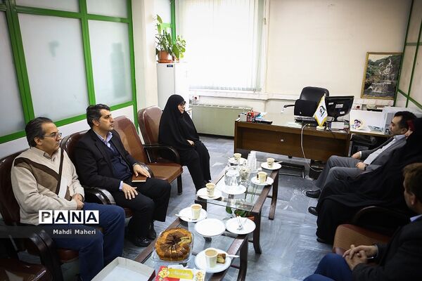 دیدار  قائم مقام وزیر آموزش و پرورش با بستگان فرهنگی شهدا در روز تکریم همسران و مادران شهدا