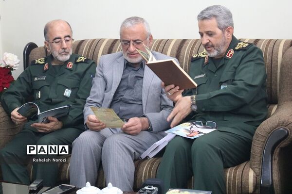 دیدار سردار غیب‌پرور با خانواده شهید «عباس دانشگر»