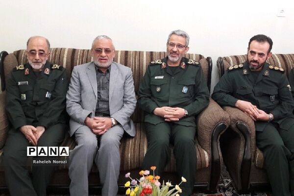 دیدار سردار غیب‌پرور با خانواده شهید «عباس دانشگر»