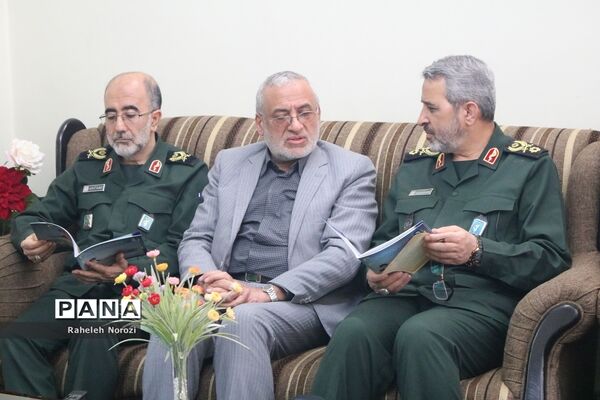 دیدار سردار غیب‌پرور با خانواده شهید «عباس دانشگر»
