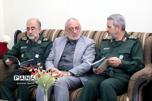 دیدار سردار غیب‌پرور با خانواده شهید «عباس دانشگر»