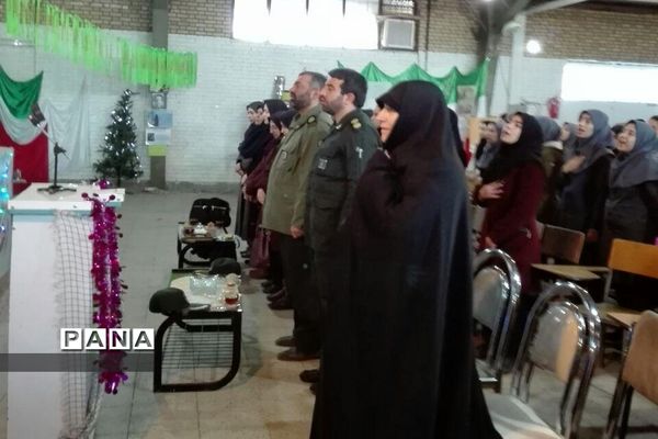 برپایی نمایشگاه 40 سالگی انقلاب در مدرسه دخترانه شهیده خوانساری همدان