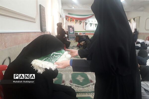 برگزاری مراسم یادواره شهدا دردبیرستان فخرالزمان قریب