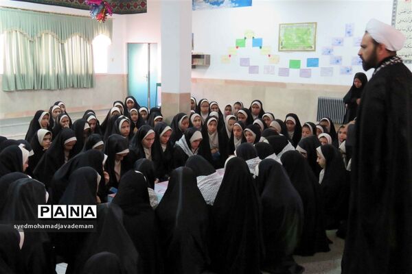 دانش‌آموزان میزبان شهدای گمنام