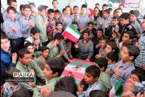 دانش‌آموزان میزبان شهدای گمنام