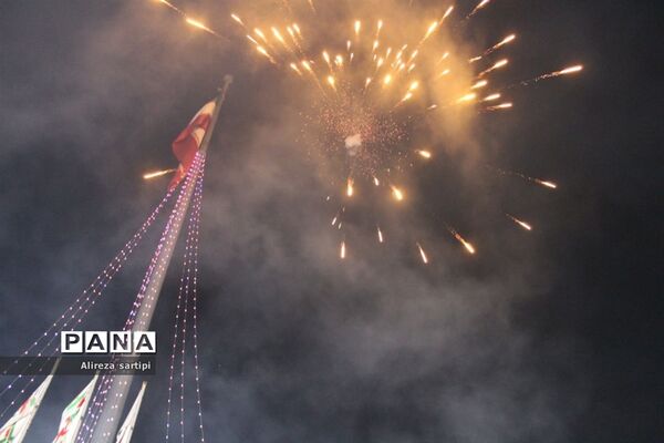 گلبانگ الله اکبر و نورافشانی میادین شهرقدس درشب ۲۲ بهمن