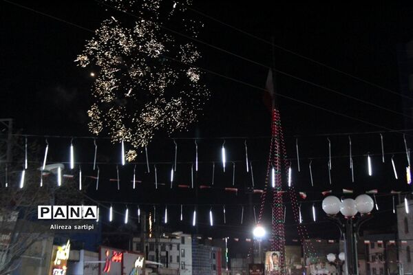 گلبانگ الله اکبر و نورافشانی میادین شهرقدس درشب ۲۲ بهمن