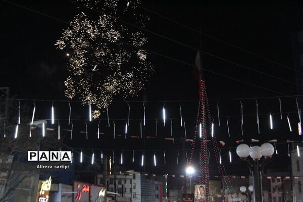 گلبانگ الله اکبر و نورافشانی میادین شهرقدس درشب ۲۲ بهمن