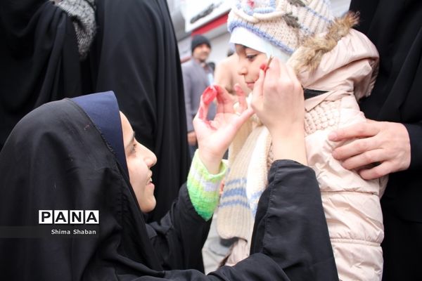 حضور دانش‌آموزان در راهپیمایی 22 بهمن مشهد