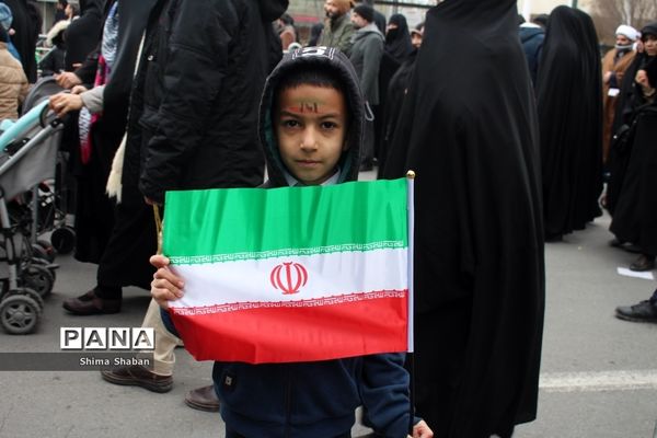 حضور دانش‌آموزان در راهپیمایی 22 بهمن مشهد