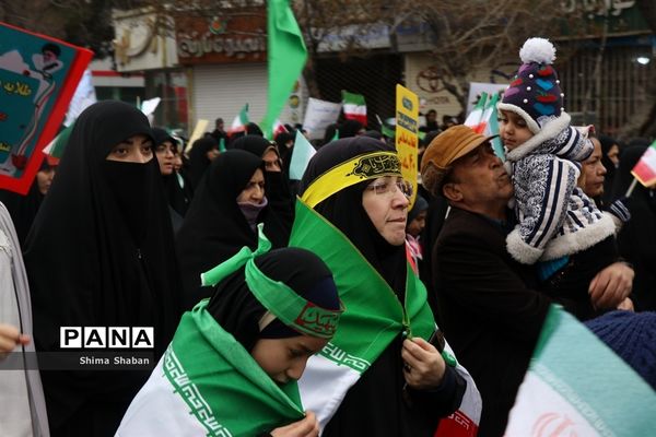 حضور دانش‌آموزان در راهپیمایی 22 بهمن مشهد