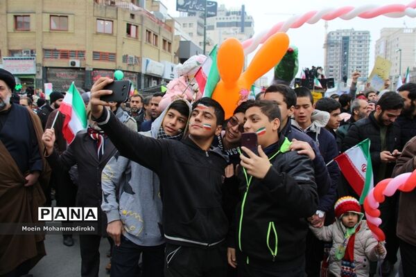 راهپیمایی یوم الله 22 بهمن در مشهد