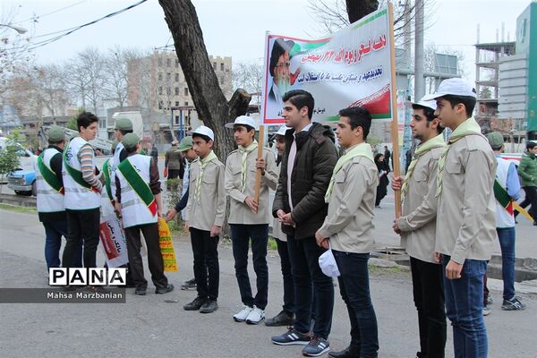 حضور دانش‌آموزان پیشتاز مازندران در راهپیمایی 22 بهمن و حمل مشعل 40سالگی انقلاب