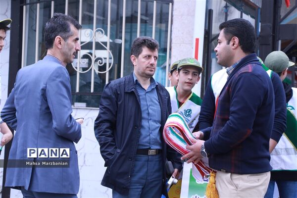 حضور دانش‌آموزان پیشتاز مازندران در راهپیمایی 22 بهمن و حمل مشعل 40سالگی انقلاب